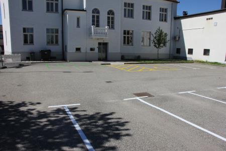 urejeno parkirno mesto za invalide1